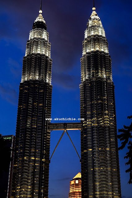 Berburu Blue Hour di Suria KLCC, Kuala Lumpur