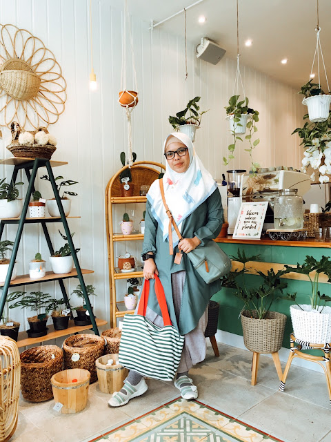 UMA UMA Eatery & Shop Tempatnya Surga Tanaman dan Ngopi Cantik