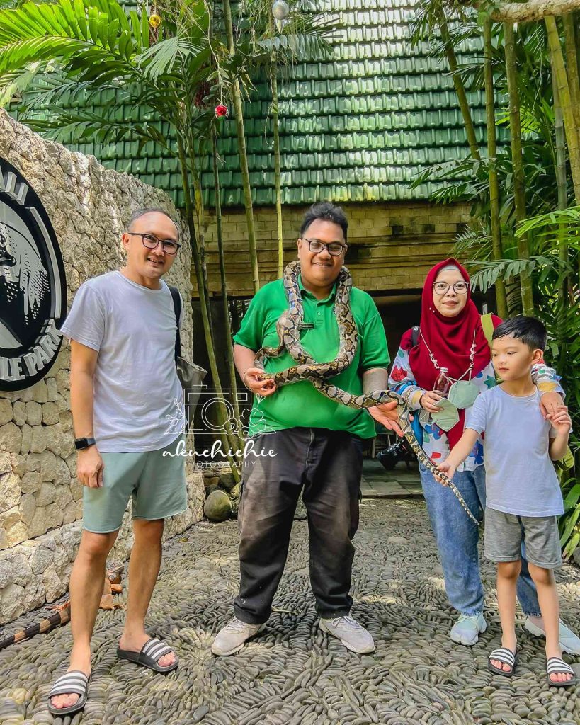 Foto dulu sebelum pulang