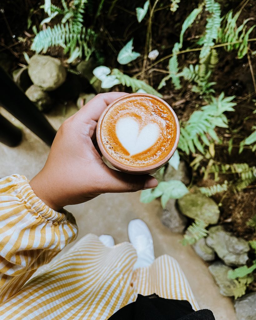 hot latte salkah satu minuman wajib