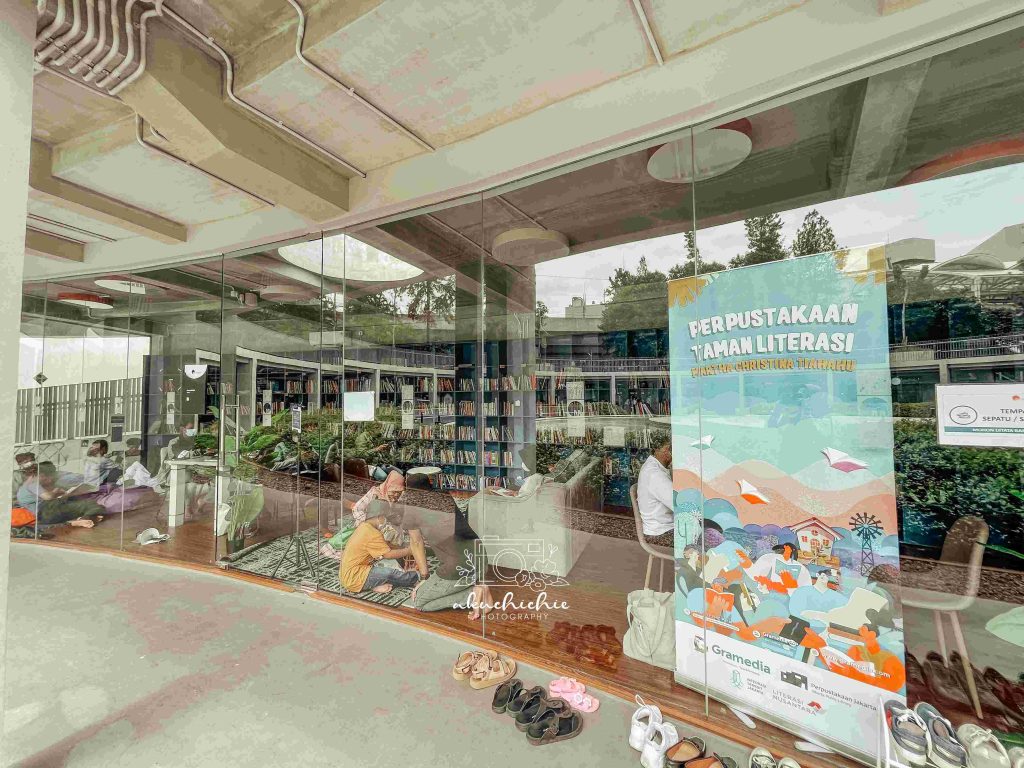 perpustakaan taman literasi