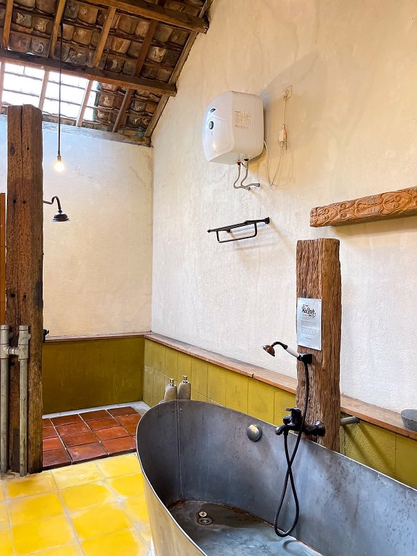 kamar mandi desa alamanis