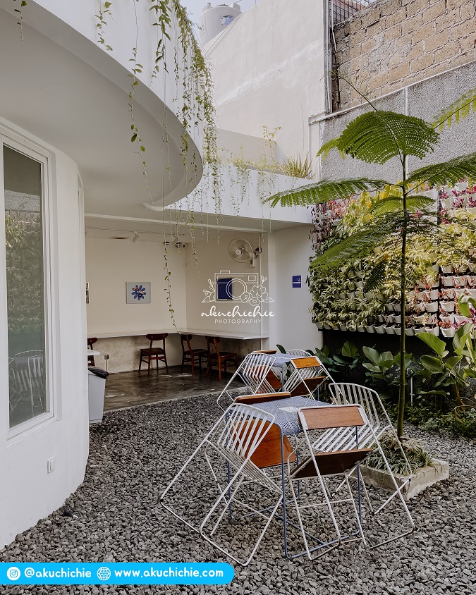 area outdoor bagi kopi bintaro