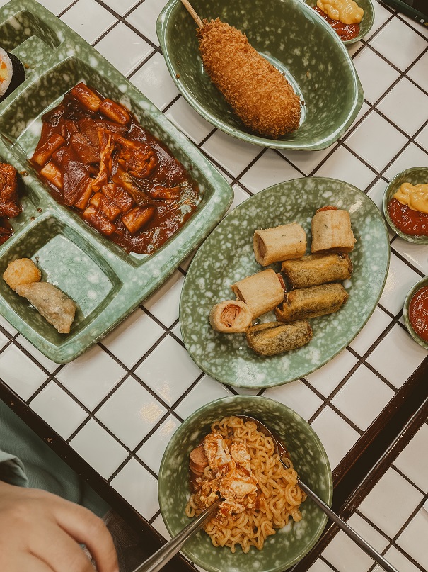 Menikmati Street Food Ala Korea