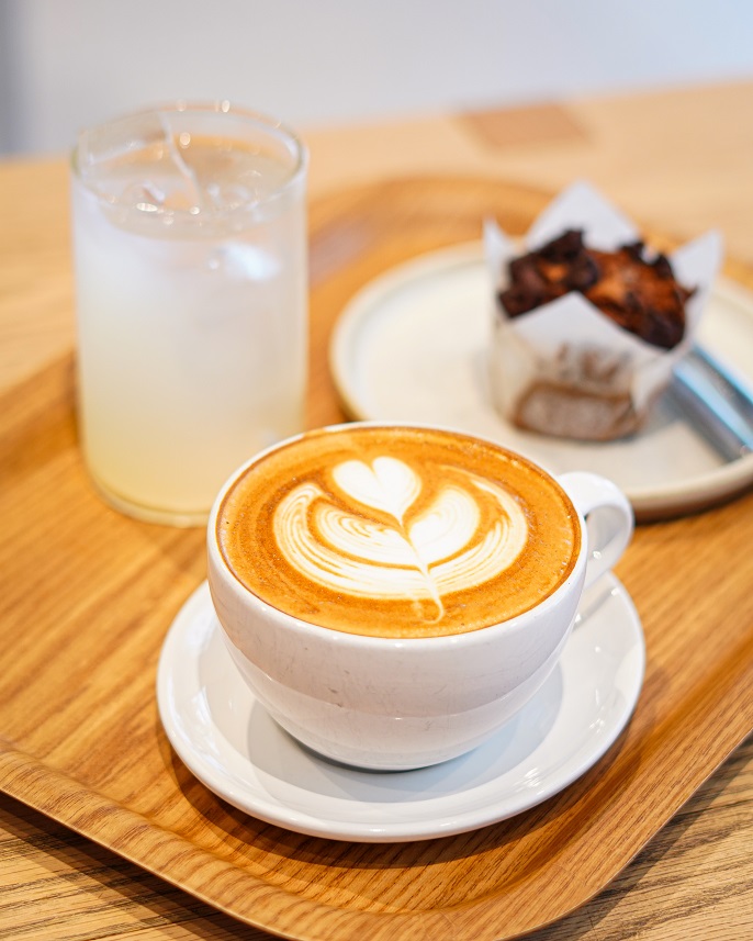 Hot latte Blue Bottle Coffee