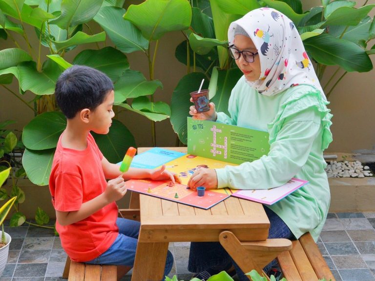 Bermain Bersama si Kecil dengan Memberikan Cemilan Baik