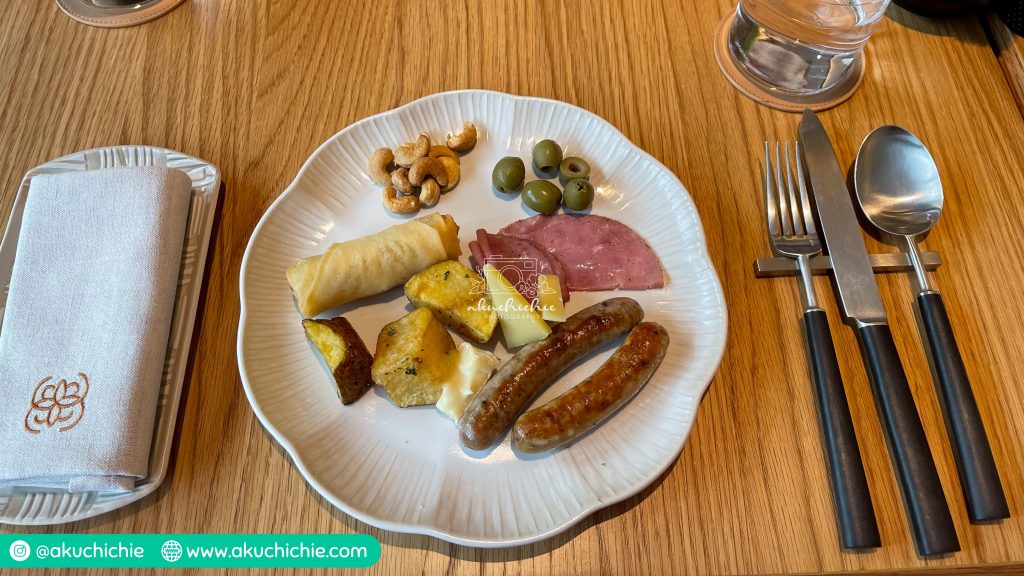 Menu sarapan di St Regis Jakarta