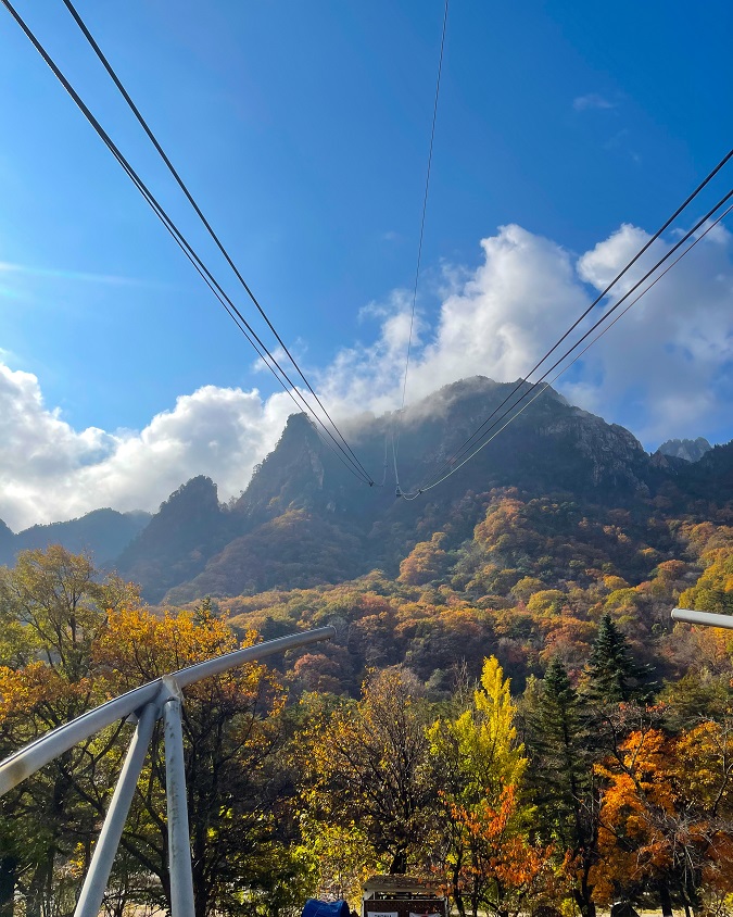 Menikmati Keindahan Seoraksan National Park Saat Musim Gugur