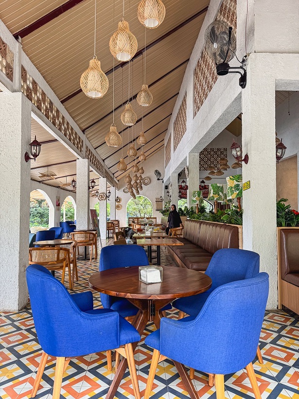 Restoran Tubing Park