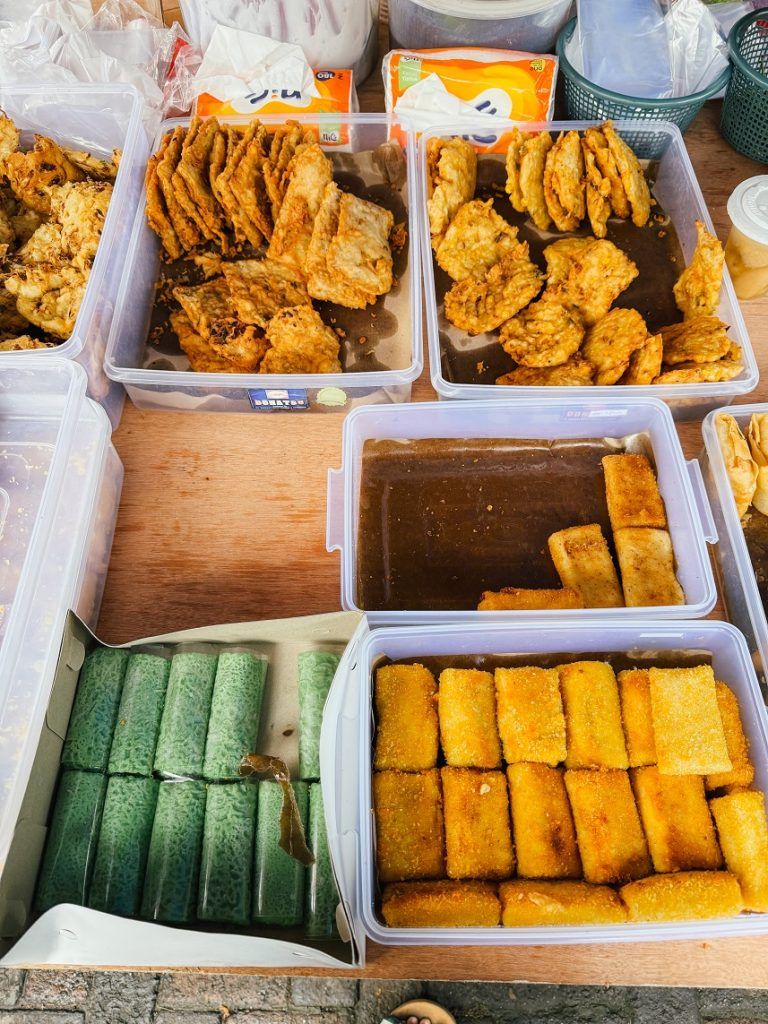 Berburu takjil saat Ramadan