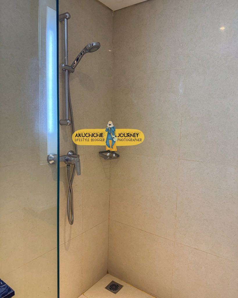 Kamar mandi Louis Kienne Hotel