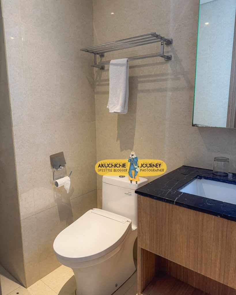 Kamar mandi Louis Kienne Hotel