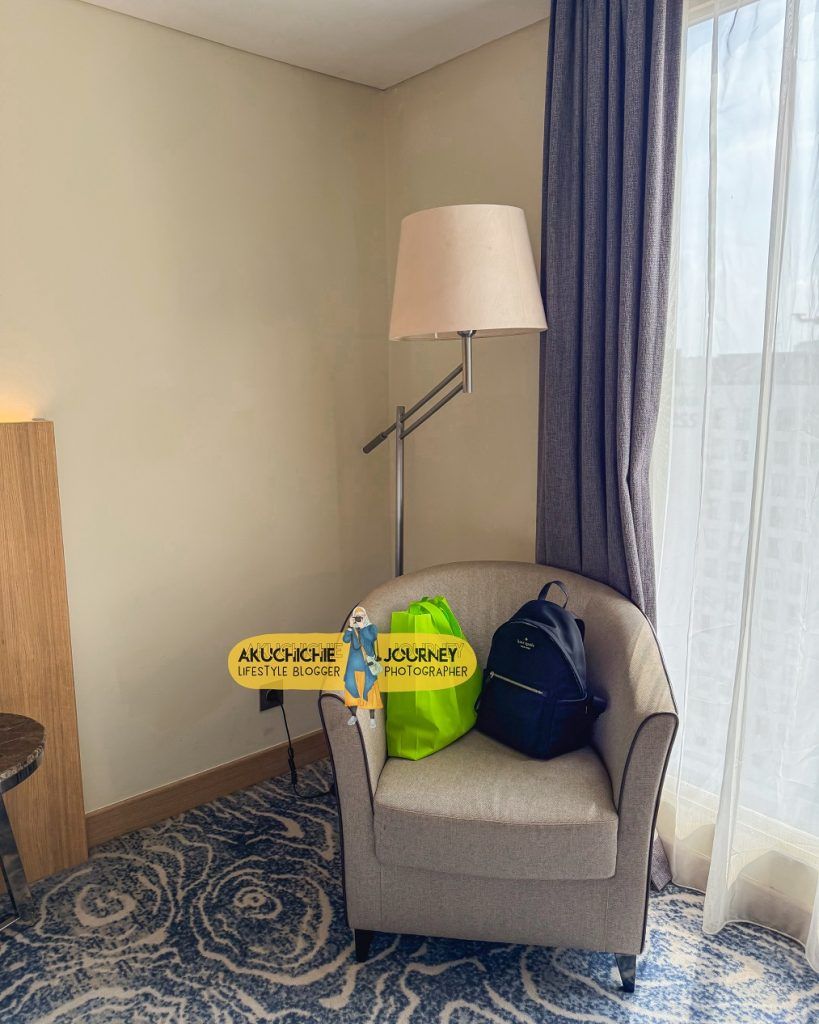 Kamar tipe Deluxe Twin Louis Kienne Simpang Lima