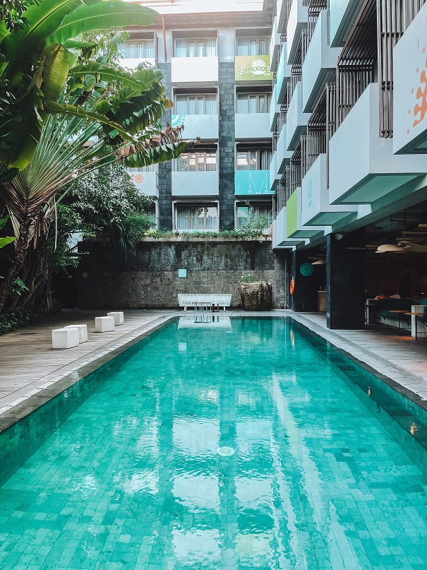 rekomendasi hotel di Bali dekat pantai