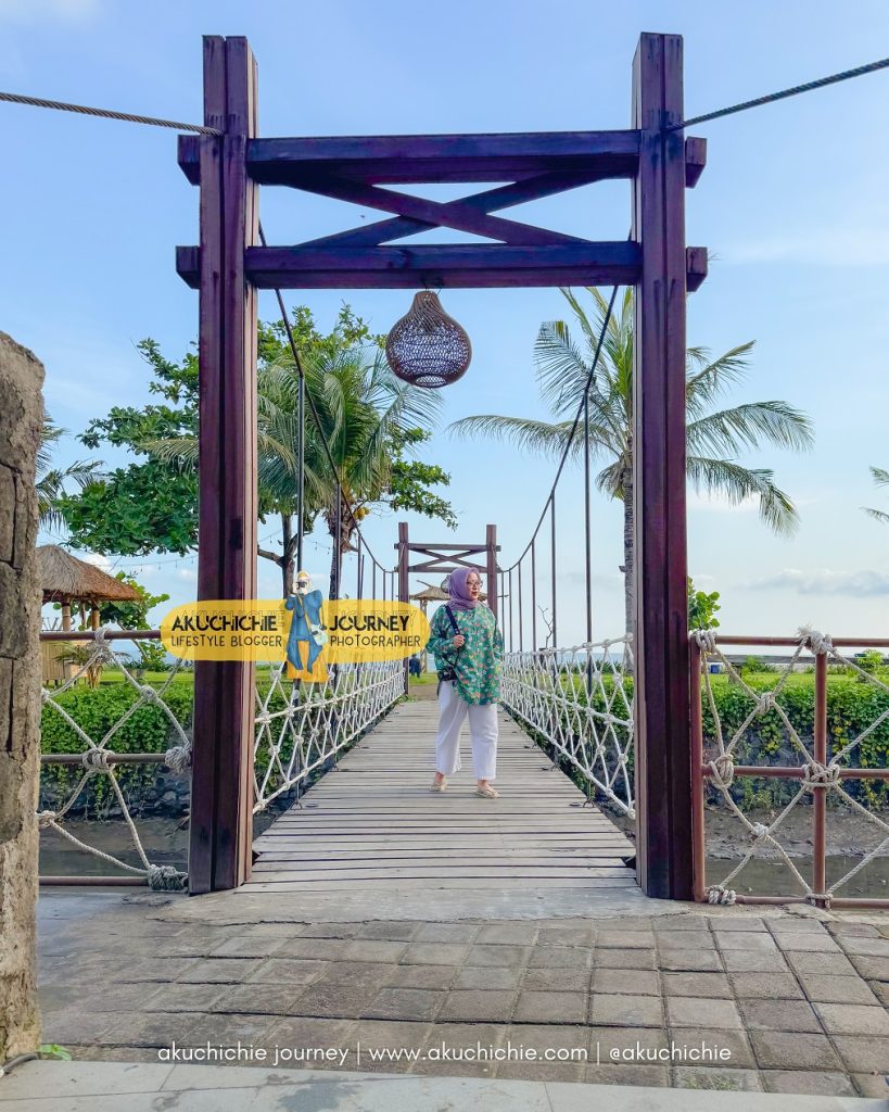 Akses menuju pantai Berawa