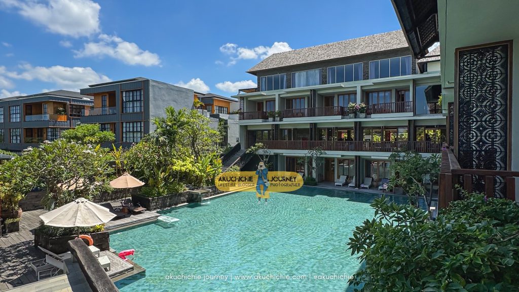 Kolam renang yang luas