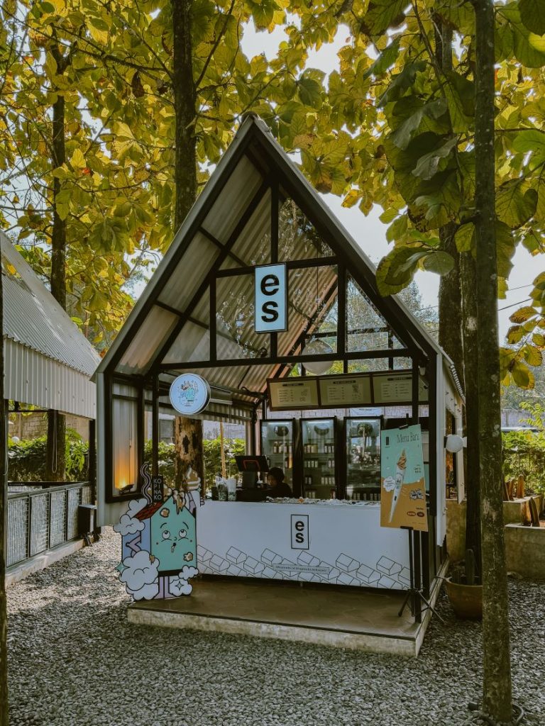 Healingnya Ibu-ibu Main Ke Kopi Nako Kebon Jati